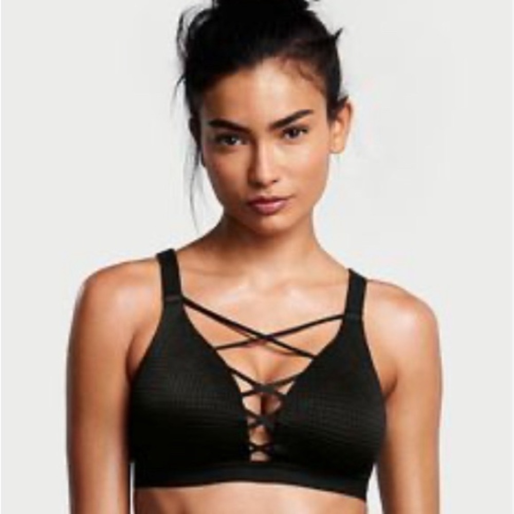 Victoria Sport lightweight Strappy bra black size 32B‎